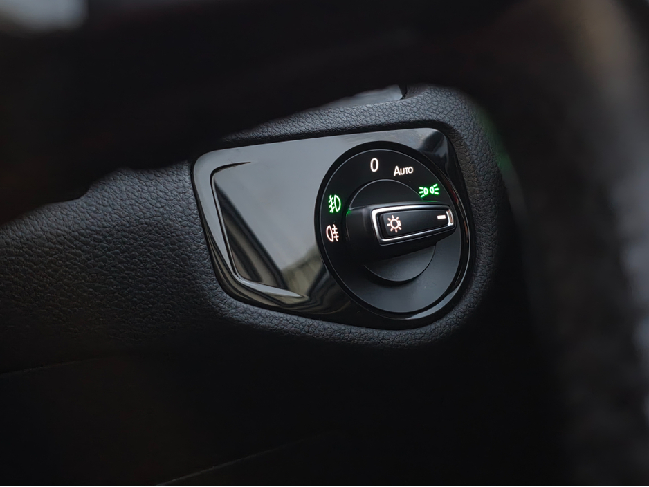 2017 Volkswagen Golf ( 172 REG ) HIGHLINE 1.4 MK7.5 SAT NAV PACK - VIRTUAL CLOCKS -REVERSE CAMERA - NAVIGATION - CARPLAY - ANDROID AUTO- BLIND SPOT REAR TRAFFIC ASSIST - DISCOVER PRO €17,950