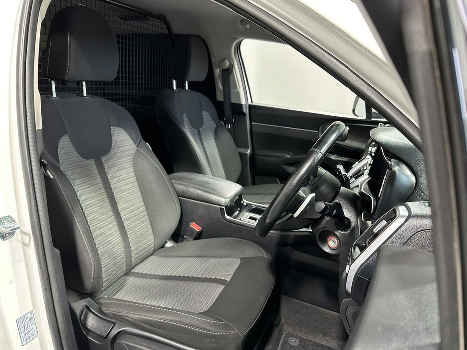 2022 Kia Sorento - image 9