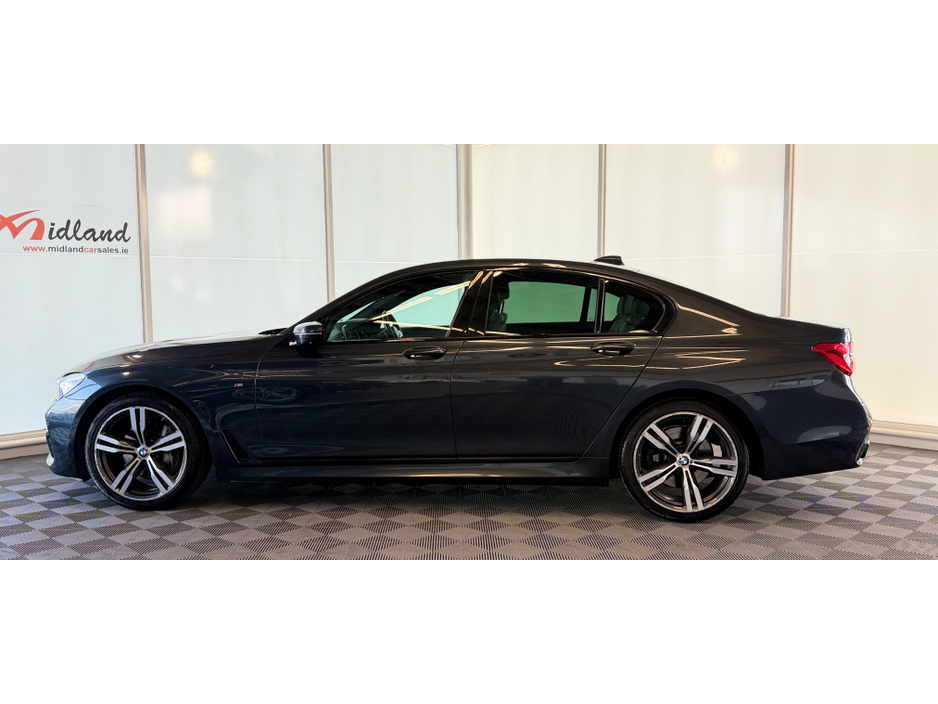 2018 BMW 7 Series - image 2