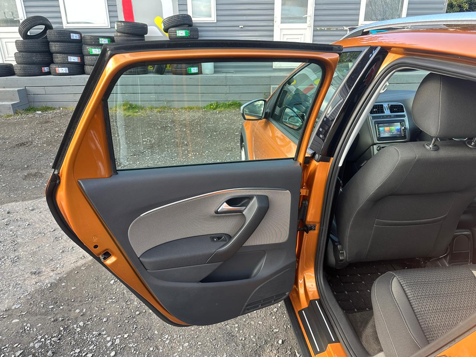 2016 Volkswagen Polo - image 12