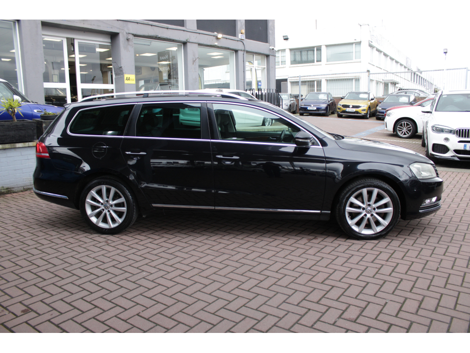 2014 Volkswagen Passat - image 3