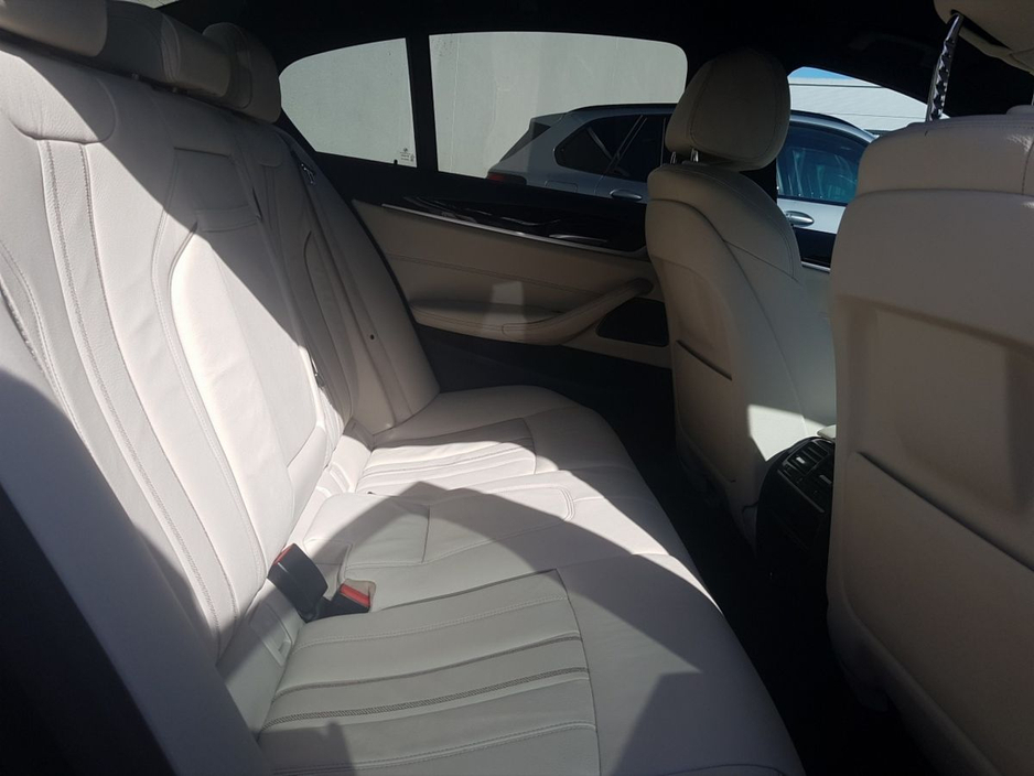 2020 BMW 5 Series - image 8