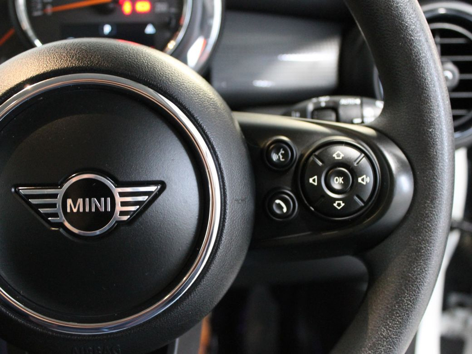 2020 MINI Cooper - image 25