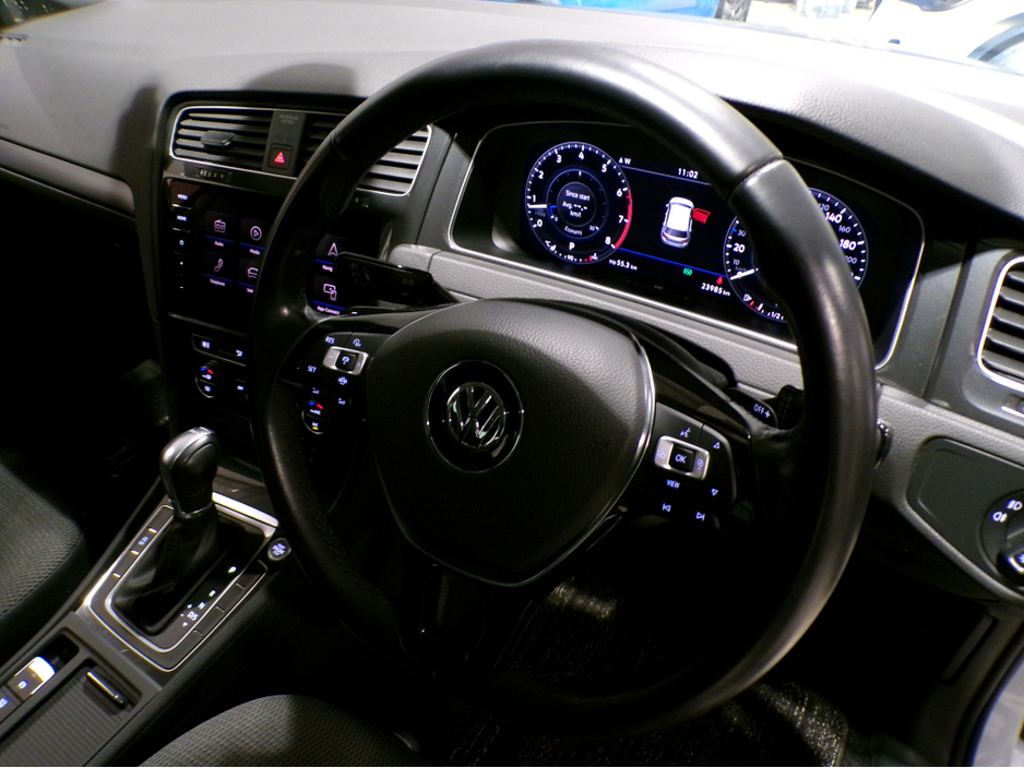 2018 Volkswagen Golf *2018*14,000 MILES*AUTO*VW GOLF MARK 7.5*COLOUR CAMERA*SAT-NAV*APPLE-CARPLAY*ANDROID AUTO*UP-GRADED VW ALLOYS*XL MEDIA*FLAT-BOTTOM SPORT STEERING WHEEL WITH ADAPTIVE CRUISE CONTROL**RADAR ASSIST €18,900