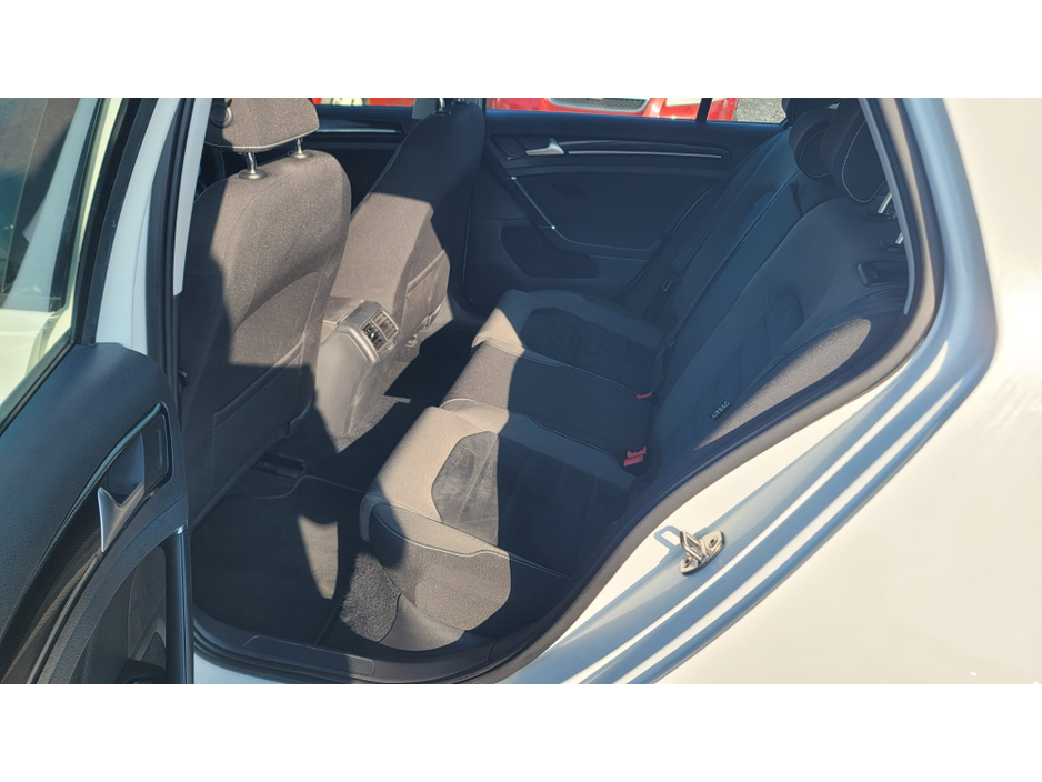 2014 Volkswagen Golf - image 15