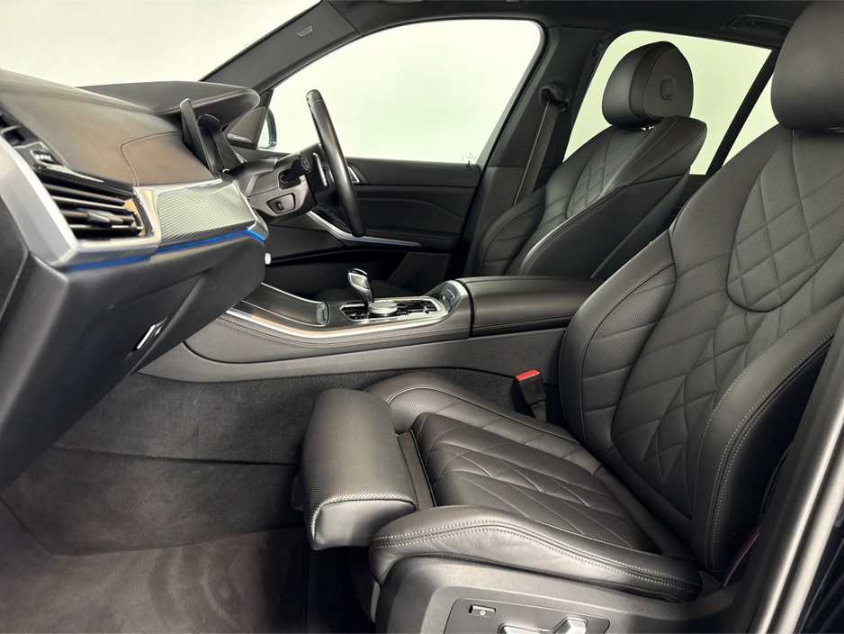 2023 BMW X5 - image 30