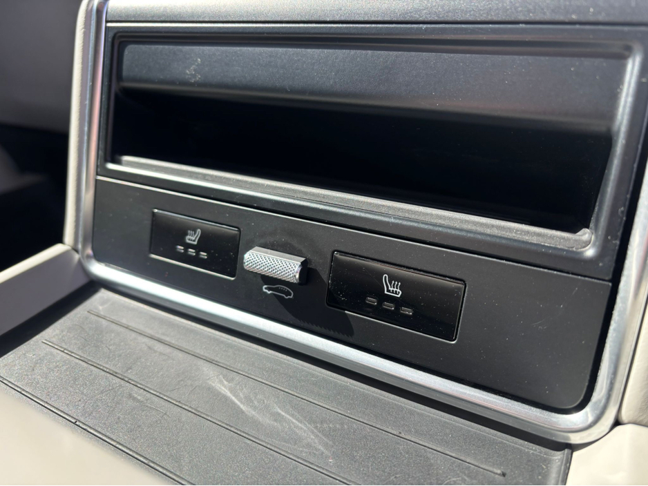 2023 Porsche Panamera - image 8