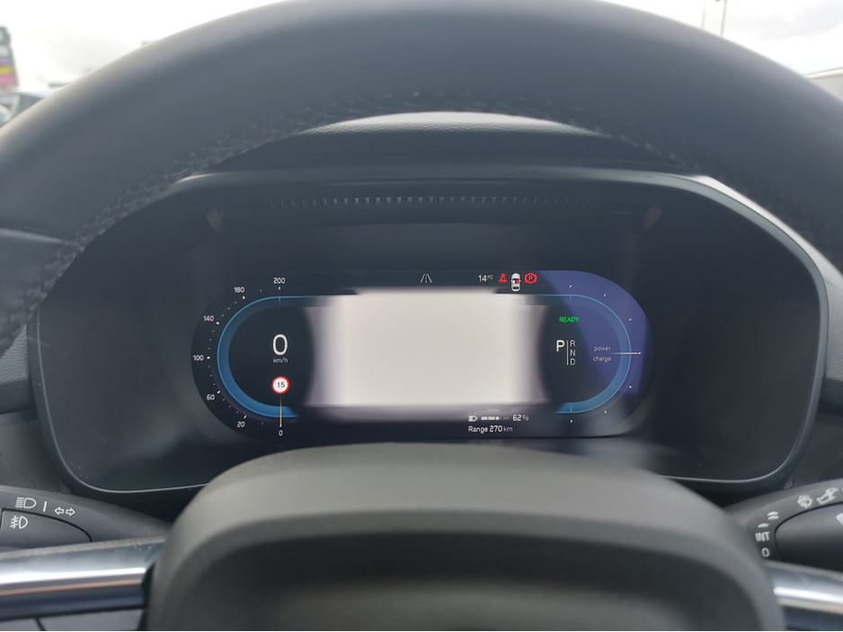 2024 Volvo XC40 - image 20