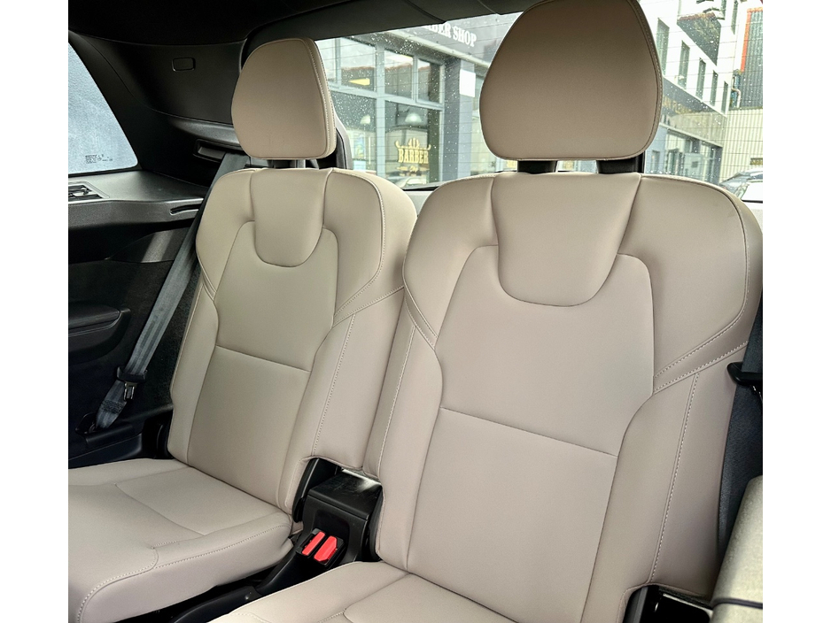 2025 Volvo XC90 - image 12