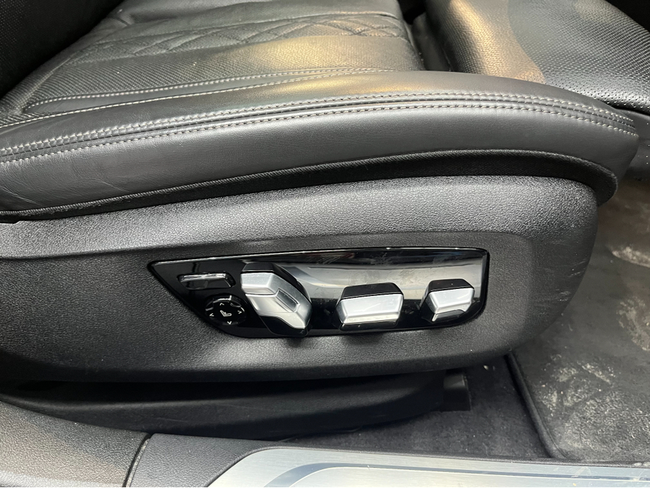 2018 BMW 7 Series €29950! 2018 BMW 740E IPERFORMANCE M-SPORT 2.0 AUTOMATIC / CRUISE CONTROL / 360° PARKING CAMERA / ELECTRIC MEMORY HEATED & MASSAGING SEATS / PANORAMIC SUNROOF / PADDLE SHIFTERS €29,950