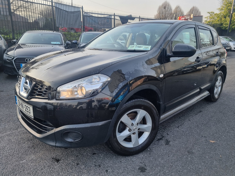 2013 Nissan Qashqai - image 3