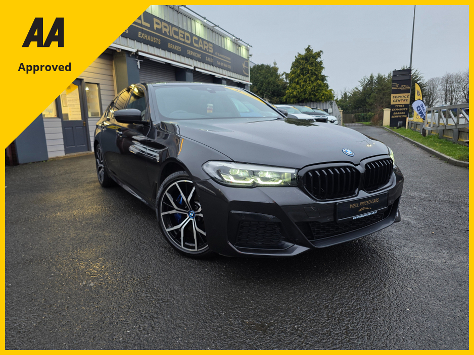 2022 BMW 5 Series - image 7