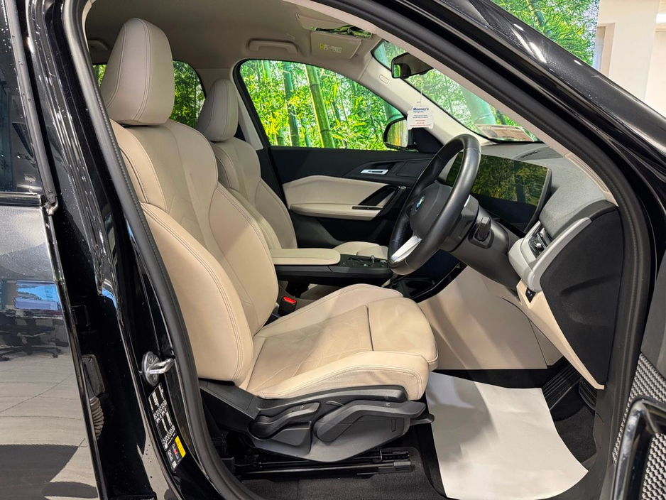 2024 BMW iX1 - image 6