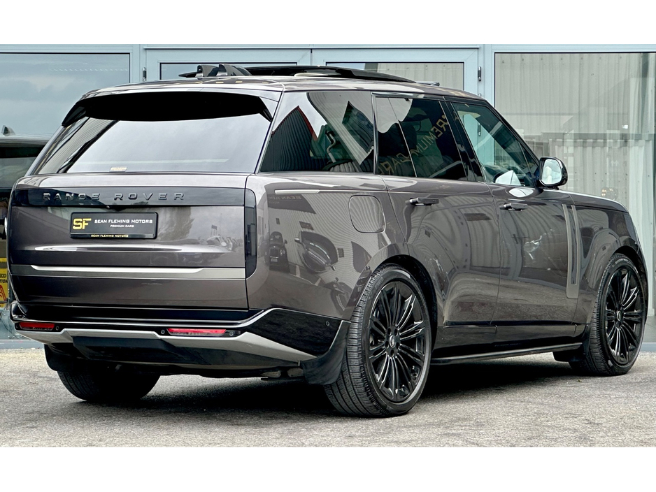 2024 Land Rover Range Rover - image 3