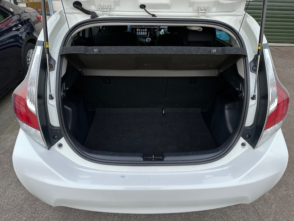 2015 Toyota Aqua - image 9