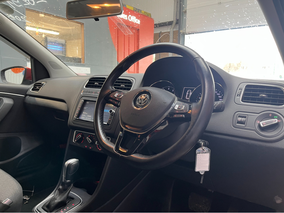 2015 Volkswagen Polo - image 10