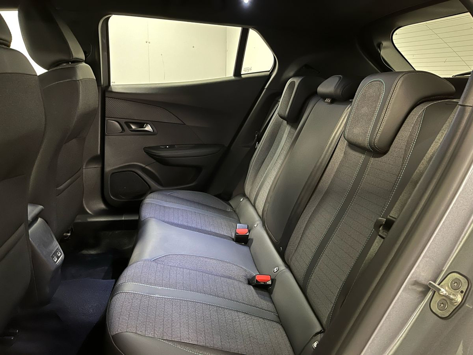 2023 Peugeot 2008 - image 8