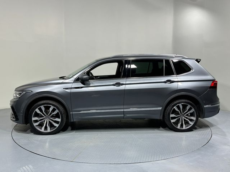 2023 Volkswagen Tiguan Allspace - image 4