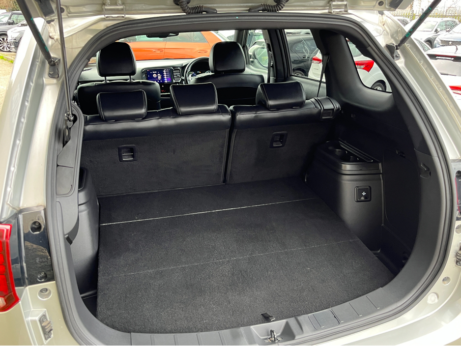 2020 Mitsubishi Outlander - image 8