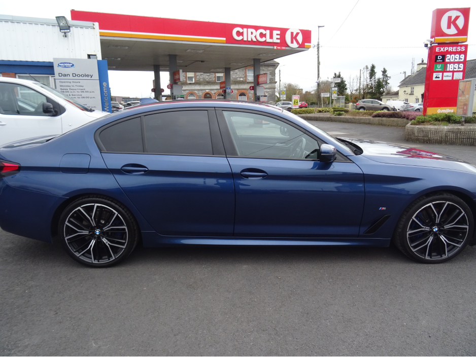 2022 BMW 5 Series - image 9