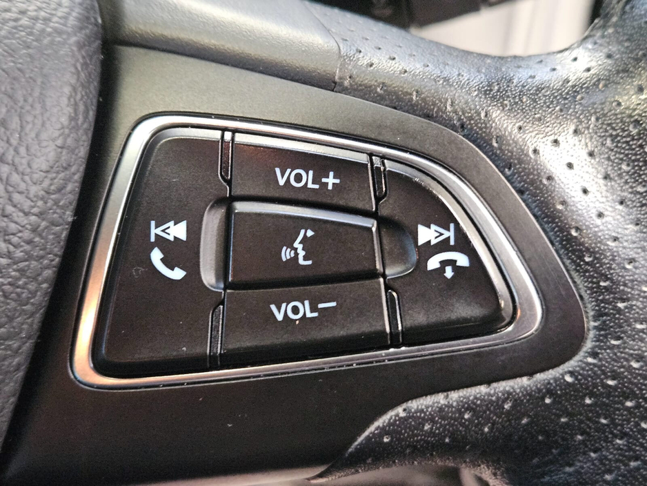 2017 Ford Focus - image 8