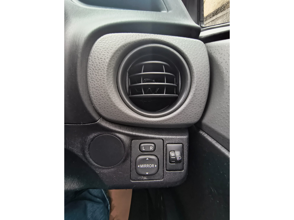 2014 Toyota Yaris 1.0 AURA 4DR €8,950