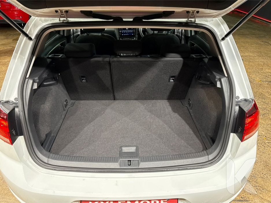 2018 Volkswagen Golf - image 11