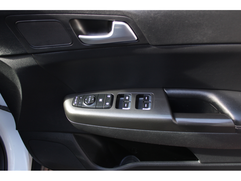 2016 Kia Sportage - image 10