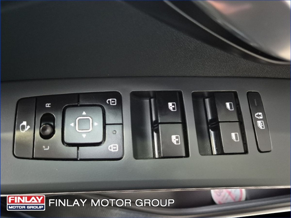 2023 Kia Niro - image 12