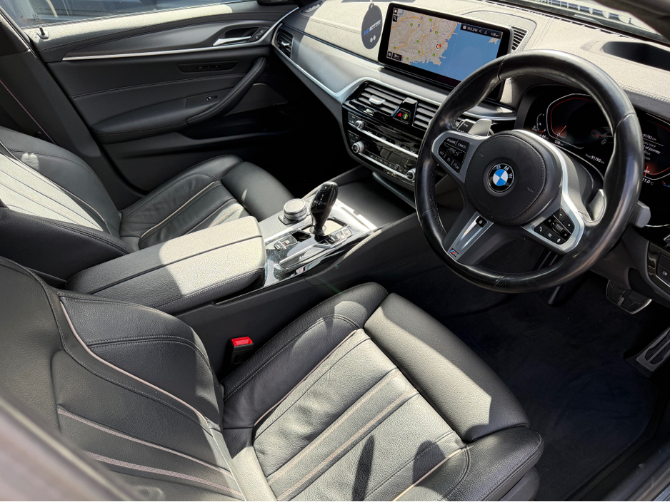 2022 BMW 5 Series - image 17