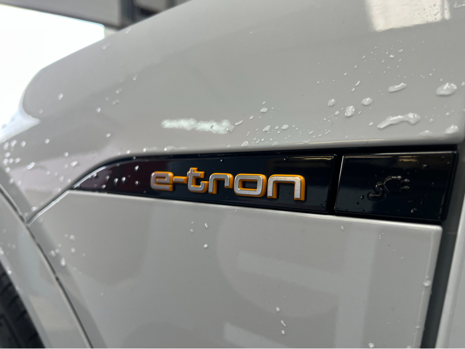 2022 Audi e-tron - image 7
