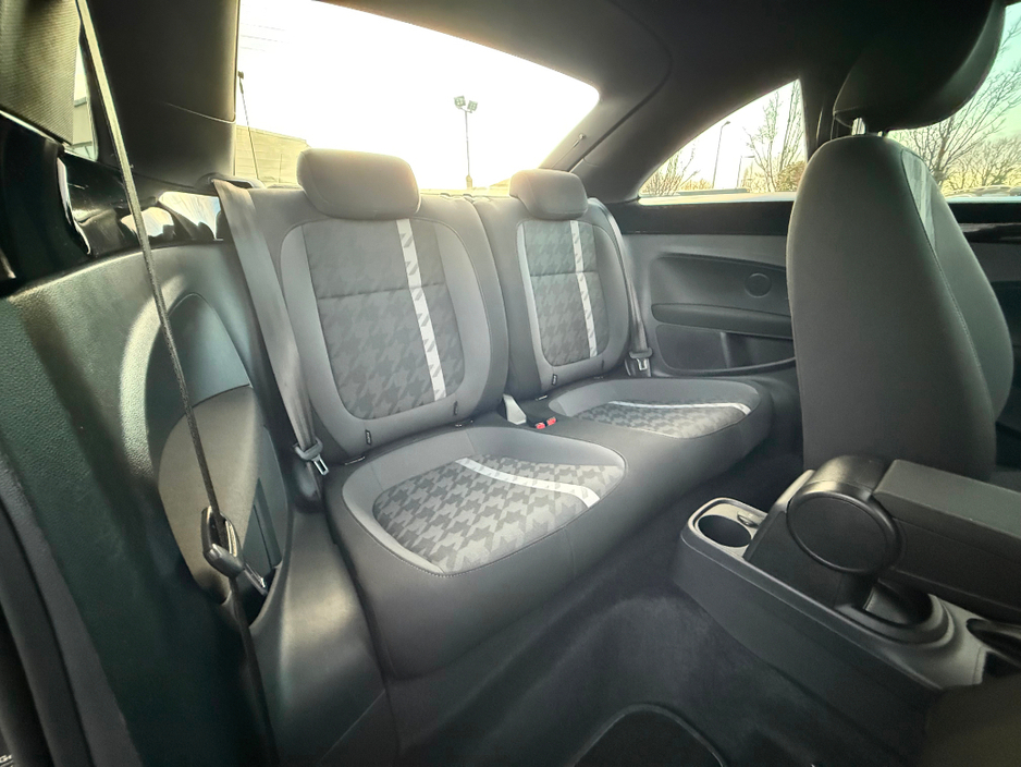 2018 Volkswagen Beetle - image 13