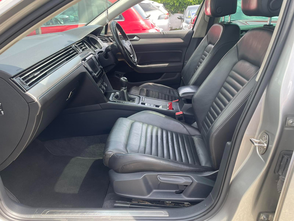 2015 Volkswagen Passat - image 7