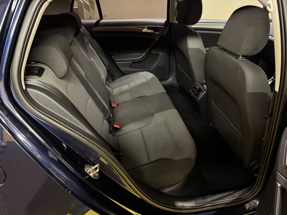 2013 Volkswagen Golf - image 10