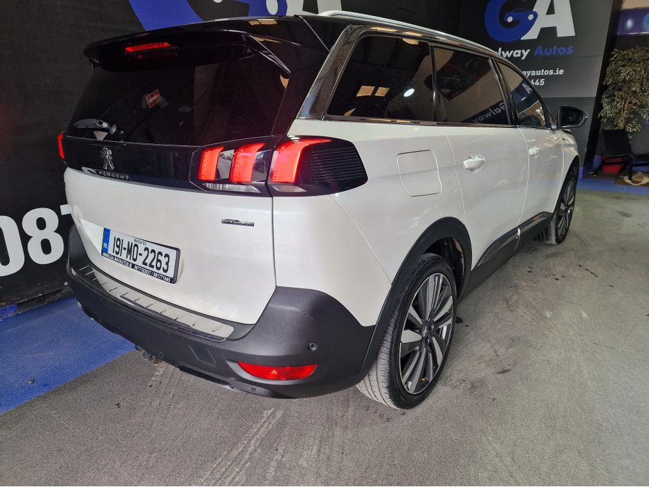 2019 Peugeot 5008 - image 9