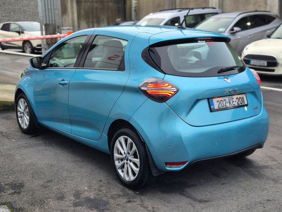 2020 Renault Zoe - image 12