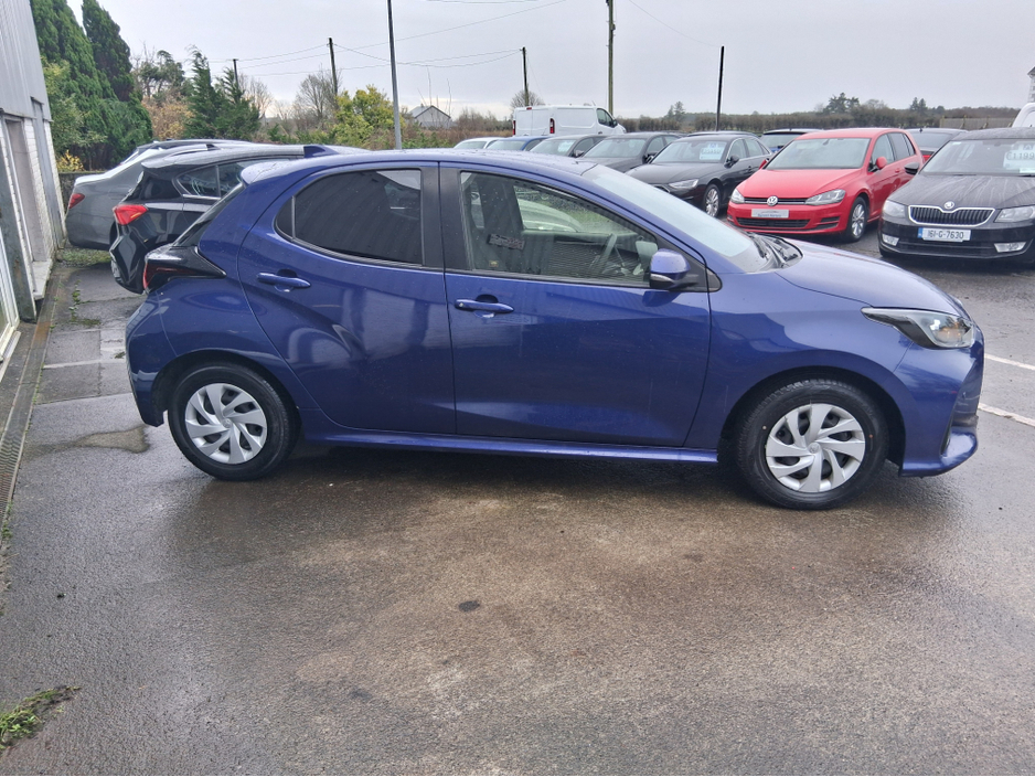 2021 Toyota Yaris Cross - image 3