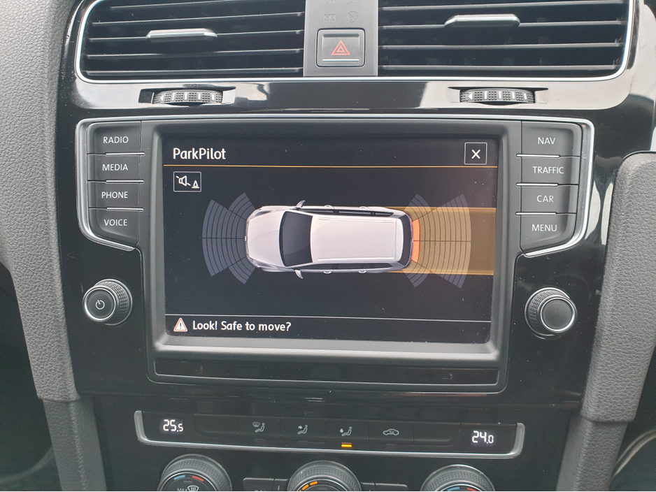 2014 Volkswagen Golf - image 14