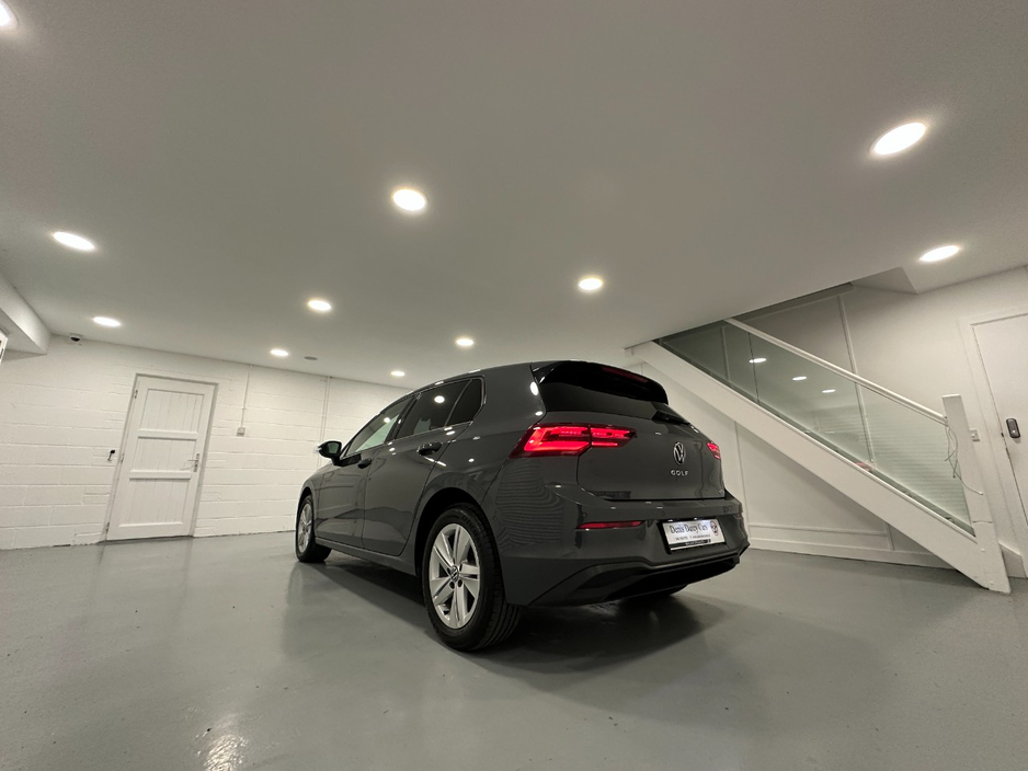 2021 Volkswagen Golf - image 13