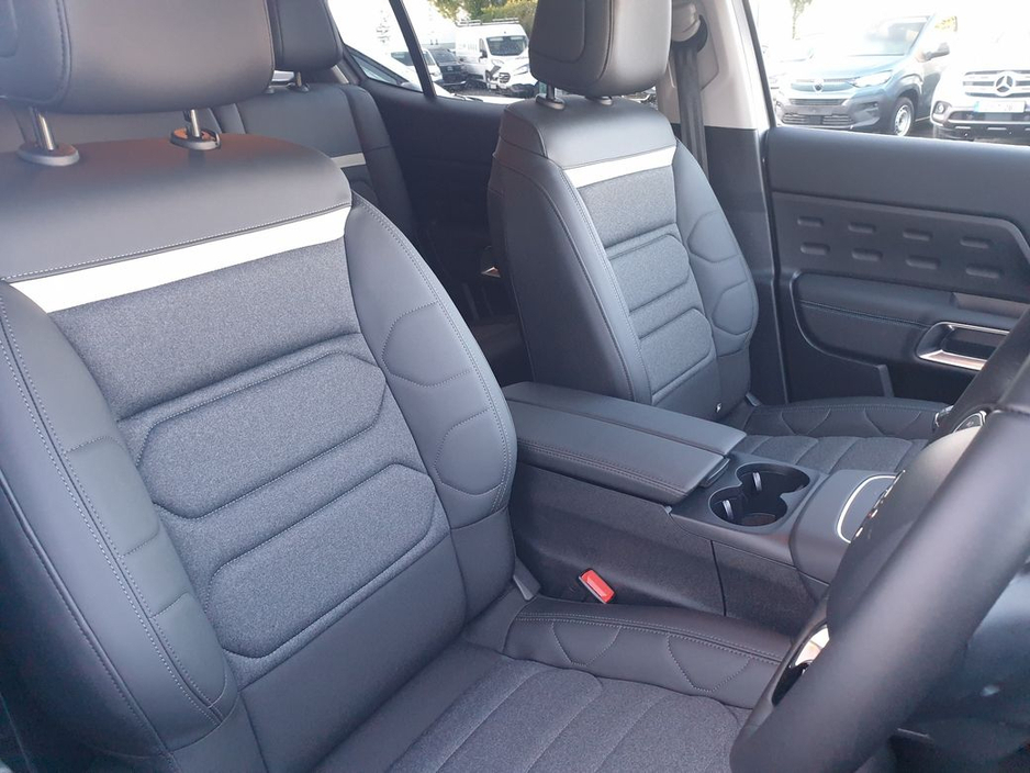 2025 Citroen C5 Aircross Plus Pack 1.2 Petrol Manual , 3192 Kilometres €29,995