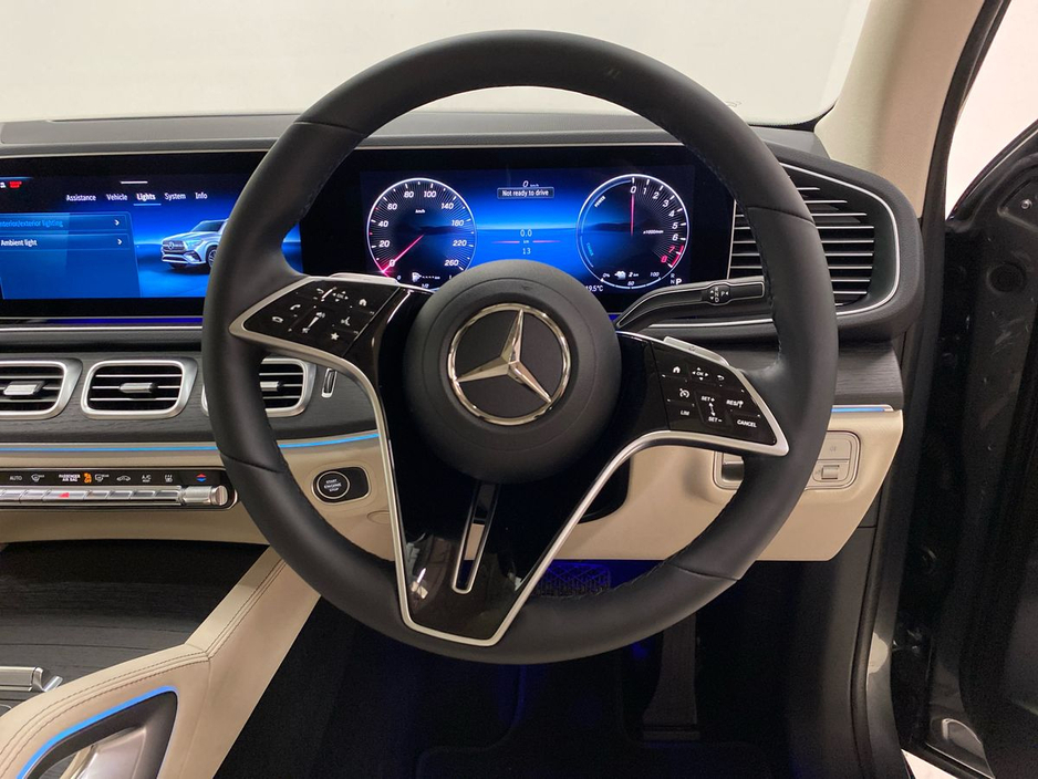 2025 Mercedes-Benz GLE Class - image 13