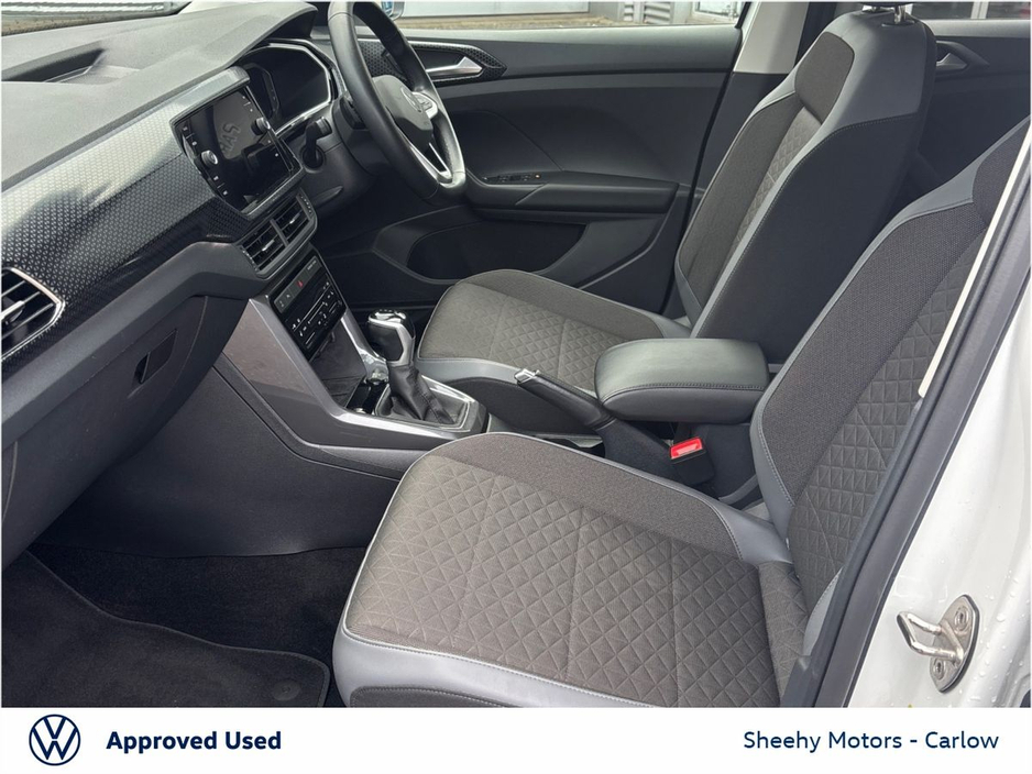 2023 Volkswagen T-Cross - image 4