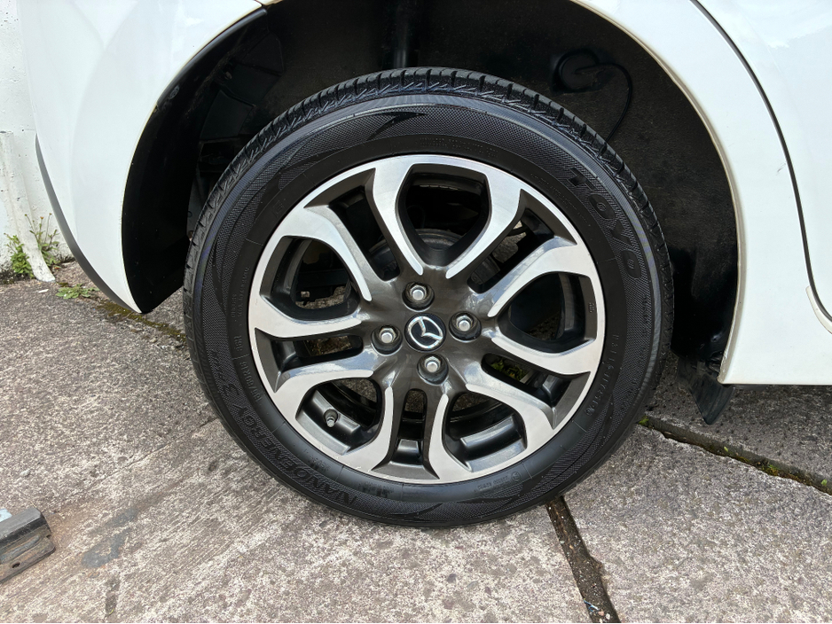 2015 Mazda Demio - image 11