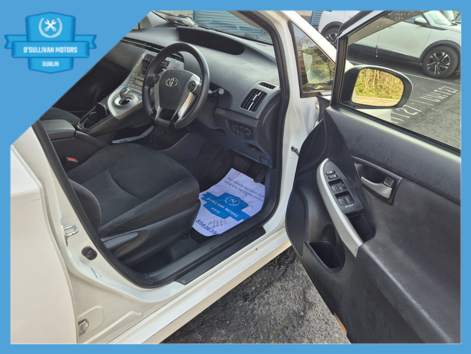 2015 Toyota Prius - image 11