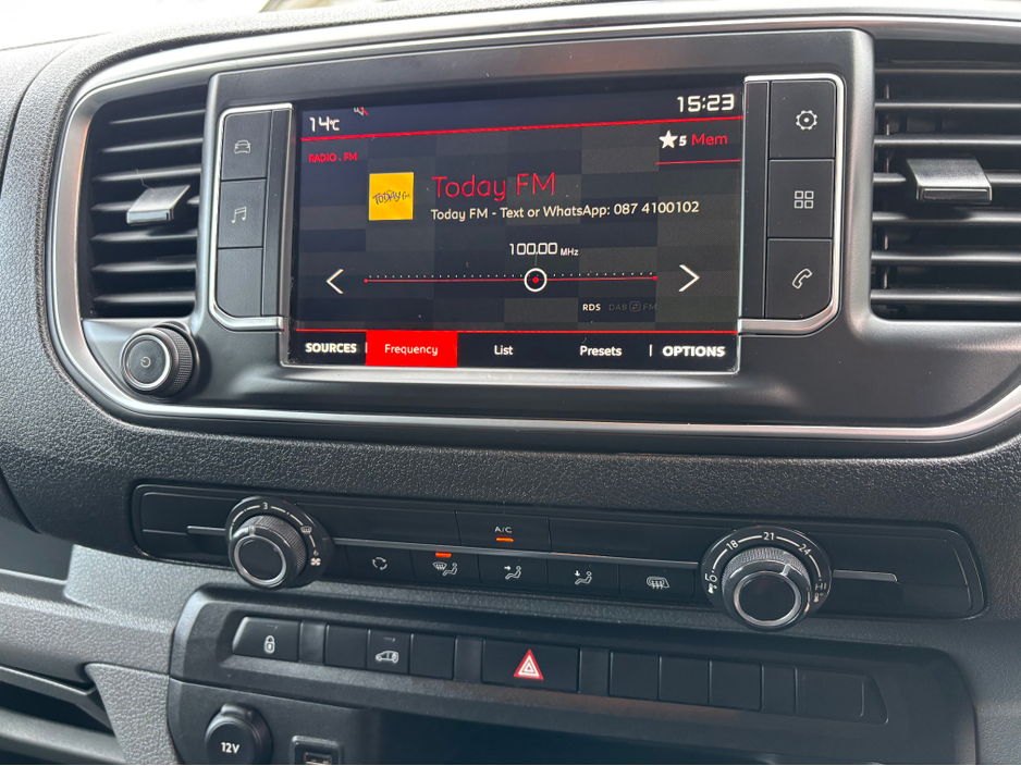 2022 Citroen Dispatch - image 5