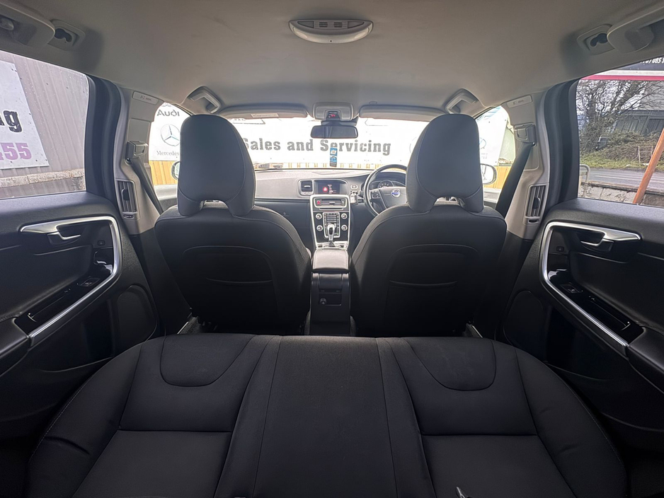 2017 Volvo V60 - image 18