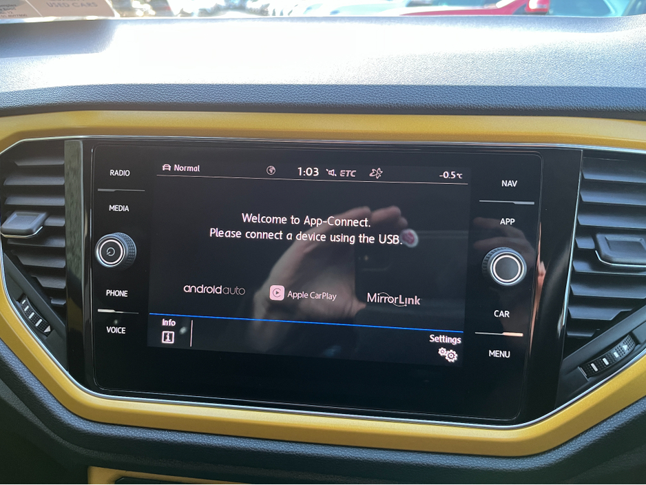 2020 Volkswagen T-Roc STYLE DESIGN AUTOMATIC 2.0 DIESEL //LOW MILES//REVERSE CAMERA//KEYLESS ENTRY//ADAPTIVE CRUISE CONTROL//BLIND SPOT WARNING// €23,950