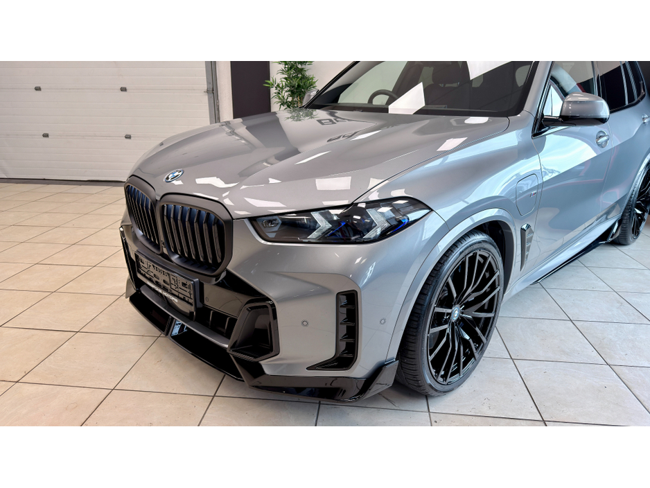 2025 BMW X5 - image 18