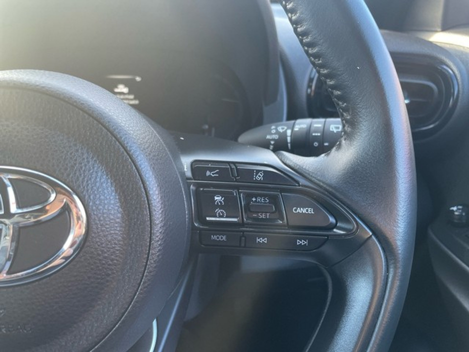 2022 Toyota Yaris Cross - image 12