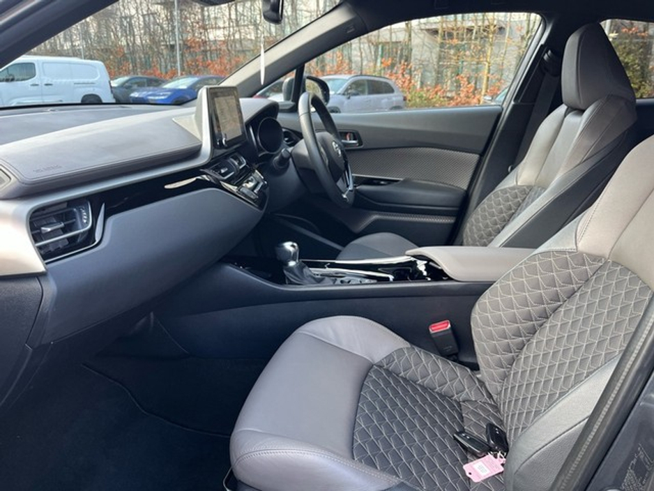 2023 Toyota C-HR C-HR HYBRID SOL €27,950
